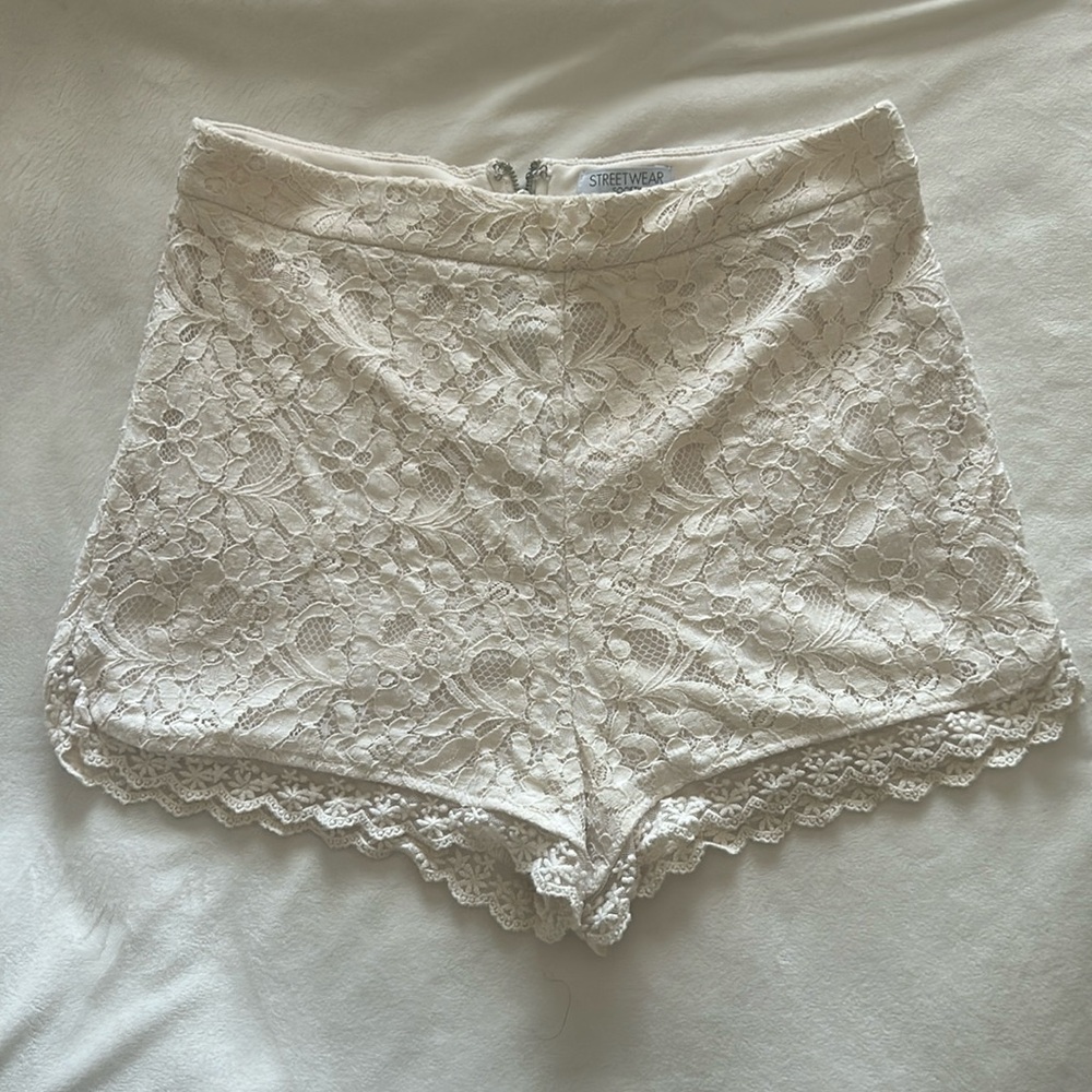 🌻2/$10🌻 Lace shorts, streetwear society, size large